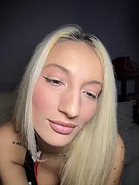 Snapshot of Ella_Charm chatting on 09.28.25 Ella Charm online show from 09.28.25