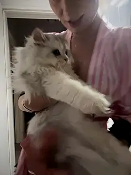 Snapshot of Ella_Charm chatting on 10.17.25 Ella Charm online show from 10.17.25