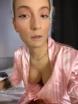 Snapshot of Ella_Charm chatting on 10.22.25 Ella Charm online show from 10.22.25