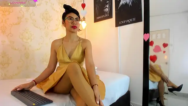 BRITANY WELLS  online show from 02.18.26