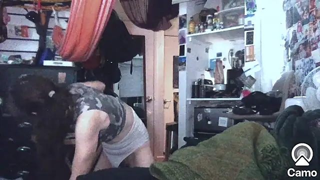 Snapshot of DownstairsSky chatting on 10.09.25 DownstairsSky online show from 10.09.25