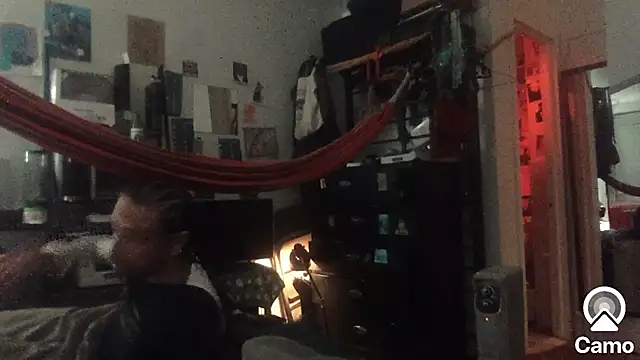 Snapshot of DownstairsSky chatting on 11.07.25 DownstairsSky online show from 11.07.25