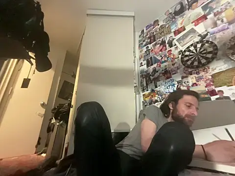 Snapshot of DownstairsSky chatting on 05.26.26 DownstairsSky online show from 05.26.26
