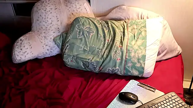 Snapshot of xxpixeyxx chatting on 09.09.25 xxpixeyxx online show from 09.09.25