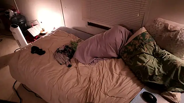 Snapshot of xxpixeyxx chatting on 09.10.25 xxpixeyxx online show from 09.10.25