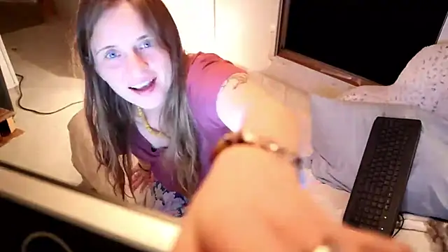 Snapshot of xxpixeyxx chatting on 09.17.25 xxpixeyxx online show from 09.17.25