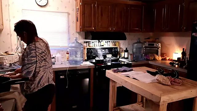 Snapshot of xxpixeyxx chatting on 09.19.25 xxpixeyxx online show from 09.19.25