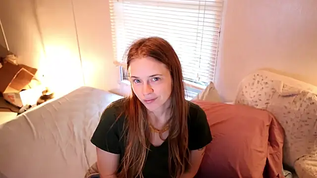 Snapshot of xxpixeyxx chatting on 09.21.25 xxpixeyxx online show from 09.21.25