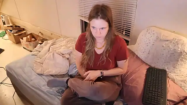 Snapshot of xxpixeyxx chatting on 09.26.25 xxpixeyxx online show from 09.26.25