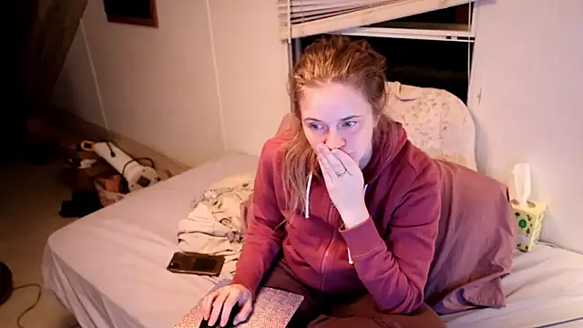 Snapshot of xxpixeyxx chatting on 10.04.25 xxpixeyxx online show from 10.04.25