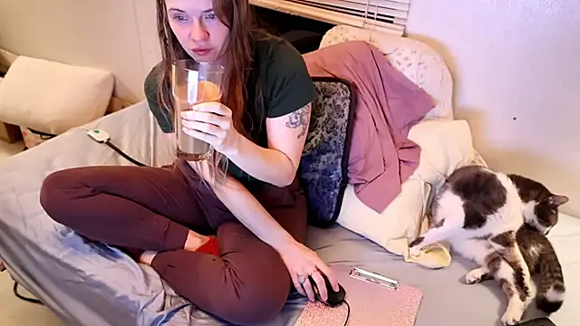 Snapshot of xxpixeyxx chatting on 10.09.25 xxpixeyxx online show from 10.09.25