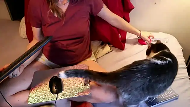 Snapshot of xxpixeyxx chatting on 10.13.25 xxpixeyxx online show from 10.13.25