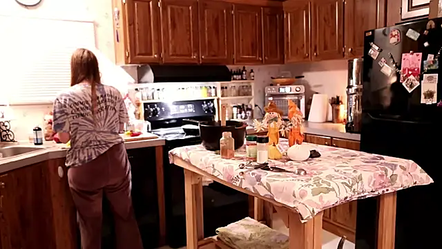 Snapshot of xxpixeyxx chatting on 10.31.25 xxpixeyxx online show from 10.31.25