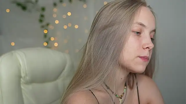 Snapshot of _Appr0ved_ chatting on 12.10.24 Appr0ved online show from 12.10.24