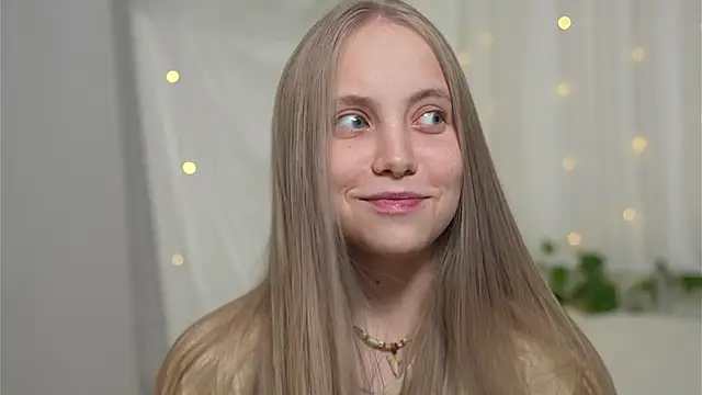 Snapshot of _Appr0ved_ chatting on 01.28.25 Appr0ved online show from 01.28.25