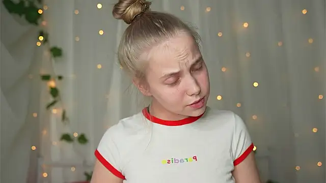 Snapshot of _Appr0ved_ chatting on 02.14.25 Appr0ved online show from 02.14.25