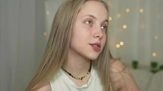 Snapshot of _Appr0ved_ chatting on 03.04.25 Appr0ved online show from 03.04.25