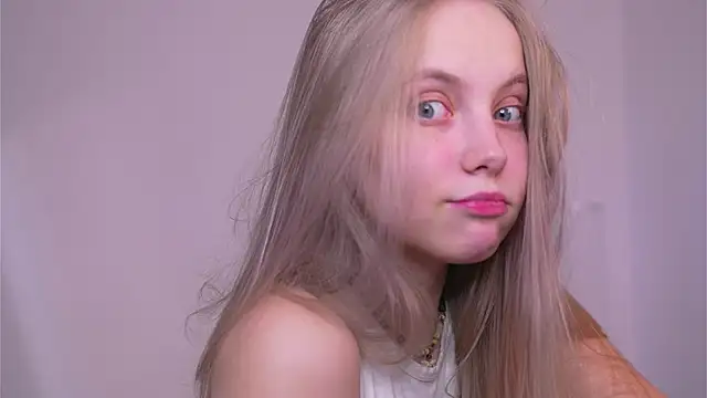 Snapshot of _Appr0ved_ chatting on 03.06.25 Appr0ved online show from 03.06.25