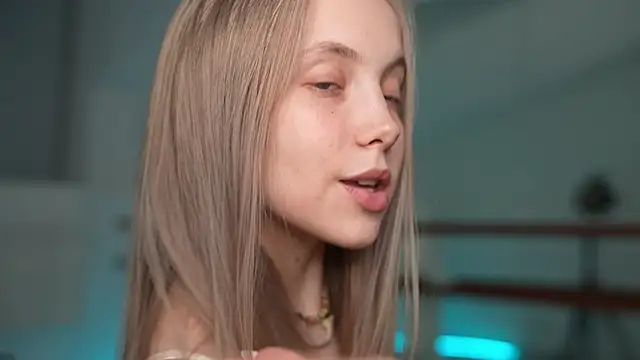 Snapshot of _Appr0ved_ chatting on 03.11.25 Appr0ved online show from 03.11.25