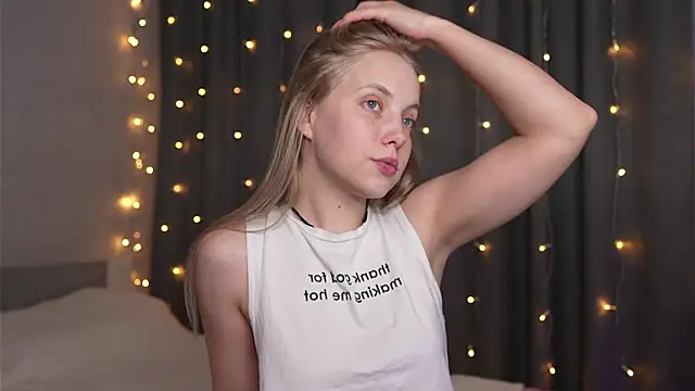 Snapshot of _Appr0ved_ chatting on 09.26.25 Appr0ved online show from 09.26.25