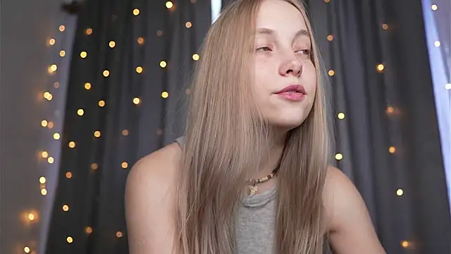 Snapshot of _Appr0ved_ chatting on 09.28.25 Appr0ved online show from 09.28.25