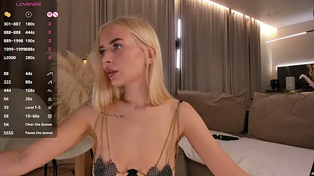 Snapshot of eva_m1racle_ chatting on 11.16.25 eva m1racle online show from 11.16.25