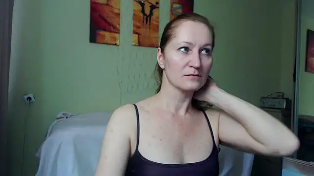 Snapshot of AmellyGrand chatting on 12.17.24 AmellyGrand online show from 12.17.24