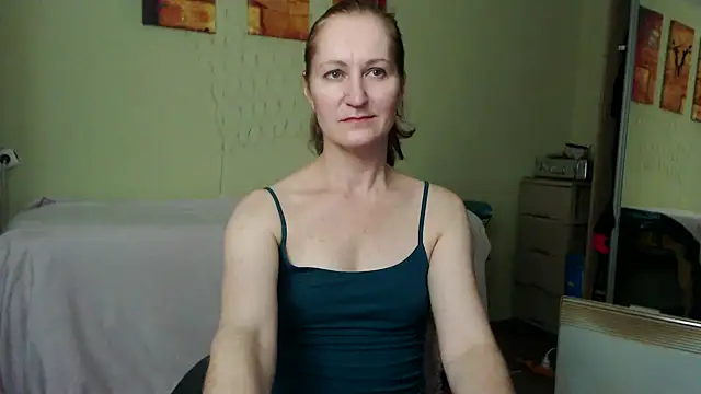 Snapshot of AmellyGrand chatting on 12.20.24 AmellyGrand online show from 12.20.24