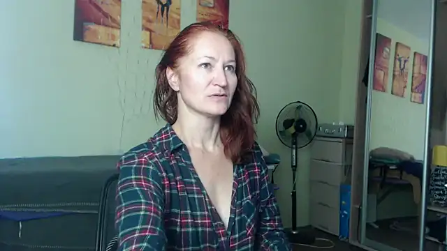 Snapshot of AmellyGrand chatting on 09.19.25 AmellyGrand online show from 09.19.25