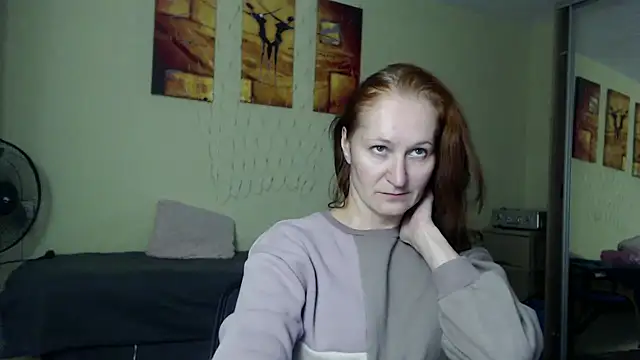 Snapshot of AmellyGrand chatting on 10.13.25 AmellyGrand online show from 10.13.25