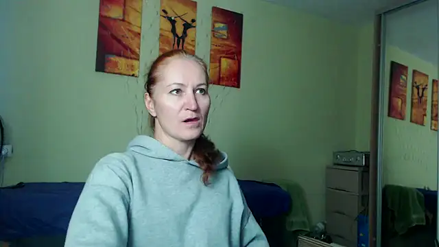 Snapshot of AmellyGrand chatting on 10.21.25 AmellyGrand online show from 10.21.25