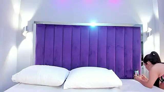 Snapshot of SaraRiley chatting on 10.25.25 SaraRiley online show from 10.25.25