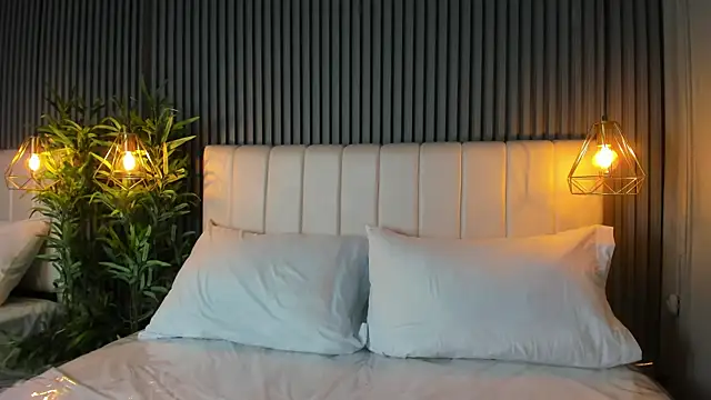 SaraRiley online show from 11.14.25