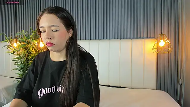 SaraRiley online show from 12.04.25