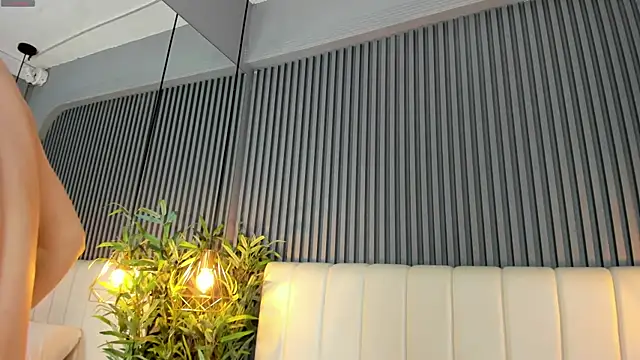 SaraRiley online show from 12.14.25