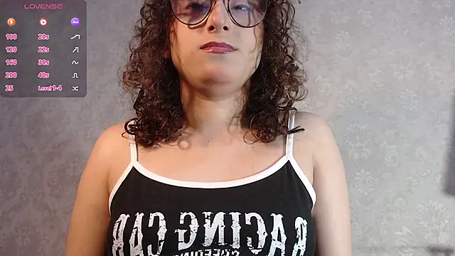 Snapshot of little__amy_ chatting on 10.27.25 little amy online show from 10.27.25