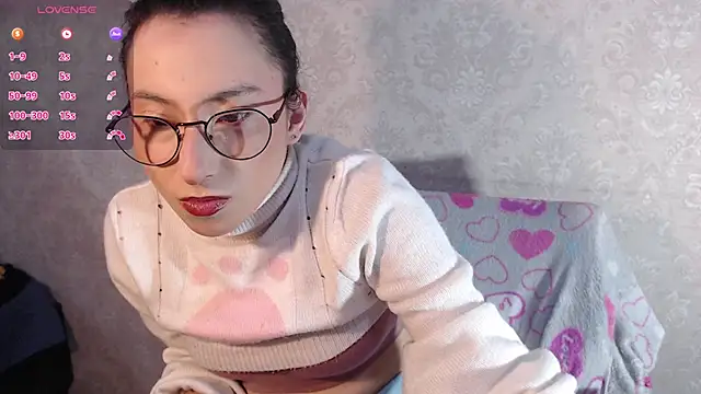 Snapshot of little__amy_ chatting on 11.04.25 little amy online show from 11.04.25