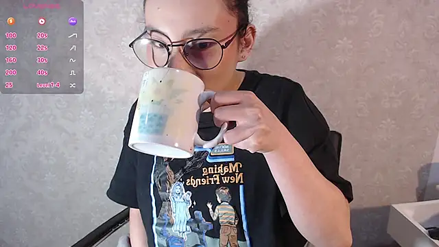 Snapshot of little__amy_ chatting on 11.08.25 little amy online show from 11.08.25