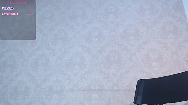 Snapshot of little__amy_ chatting on 11.12.25 little amy online show from 11.12.25