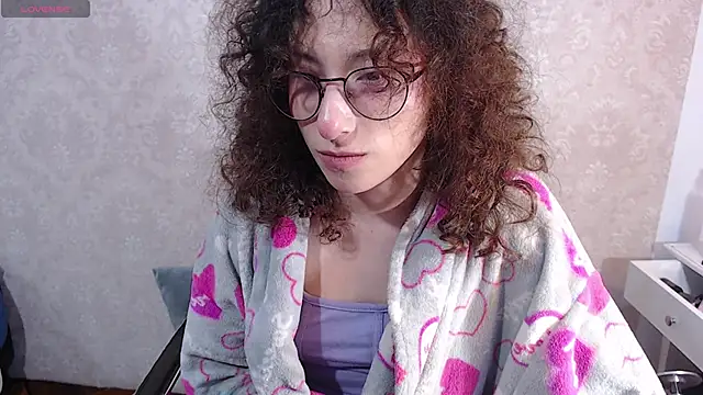 Snapshot of little__amy_ chatting on 11.19.25 little amy online show from 11.19.25