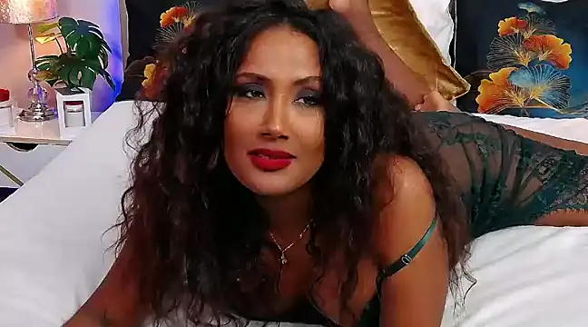 ShanialaFrancaise online show from 12.06.24