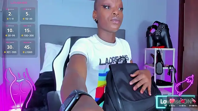 Snapshot of Coco_Kiss chatting on 10.06.25 Coco Kiss online show from 10.06.25