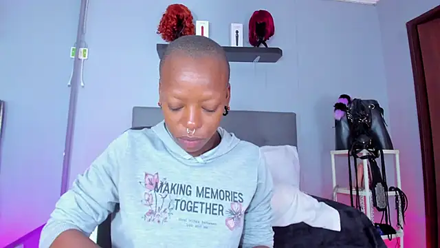 Snapshot of Coco_Kiss chatting on 10.11.25 Coco Kiss online show from 10.11.25