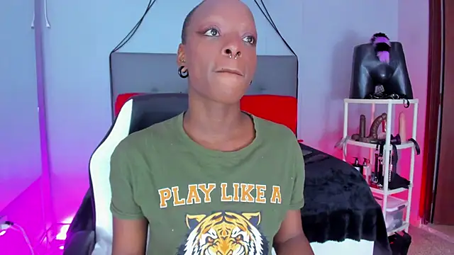 Snapshot of Coco_Kiss chatting on 10.31.25 Coco Kiss online show from 10.31.25