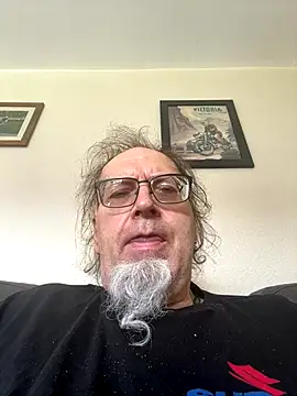 Snapshot of  chatting on 09.21.25  online show from 09.21.25