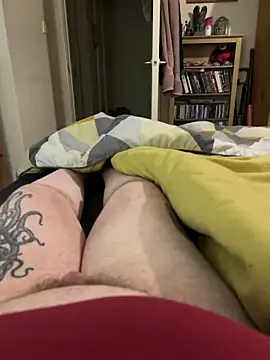 Snapshot of  chatting on 09.29.25  online show from 09.29.25