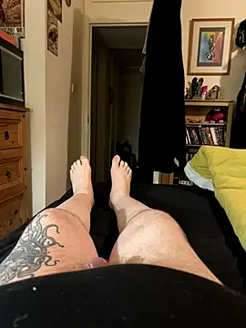 Snapshot of  chatting on 10.14.25  online show from 10.14.25