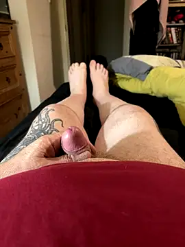 Snapshot of  chatting on 10.28.25  online show from 10.28.25