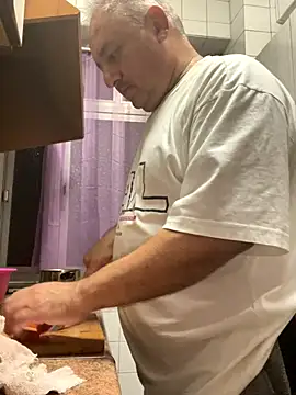 Russirayu online show from 10.15.25