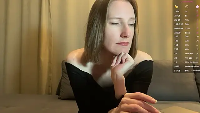 Snapshot of MonikaBos chatting on 12.07.24 MonikaBos online show from 12.07.24